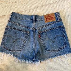 DENIM LEVI SHORTS